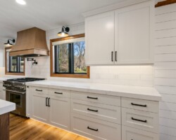 Misterio countertop with white kitchen cabinets